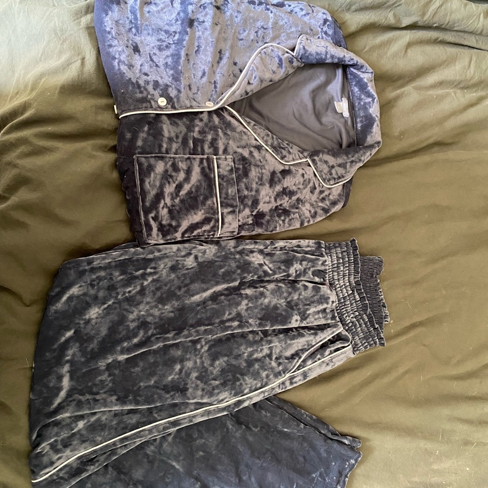 Aerie matching velvet pj set
